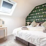 Anchorage Apartment 6 - Two Bed Apartment Close To The Centre And The Beach, Located In Llandudno, North Wales
