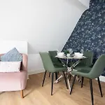 Anchorage Apartment 6 - Two Bed Apartment Close To The Centre And The Beach, Located In Llandudno, North Wales