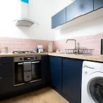 Anchorage Apartment 6 - Two Bed Apartment Close To The Centre And The Beach, Located In Llandudno, North Wales