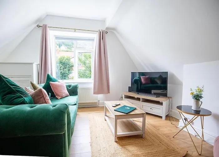 Anchorage Apartment 6 - Two Bed Apartment Close To The Centre And The Beach, Located In Llandudno, North Wales