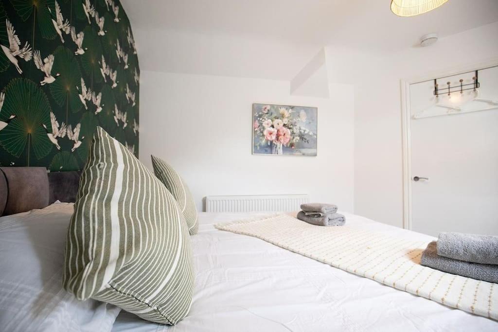 Anchorage 6 - Two Bed Close To The Centre And The Beach, Located In Llandudno, North Wales *
