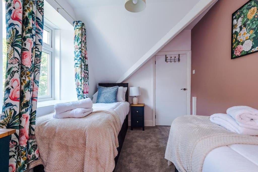 Apartment Anchorage 6 - Two Bed Close To The Centre And The Beach, Located In Llandudno, North Wales