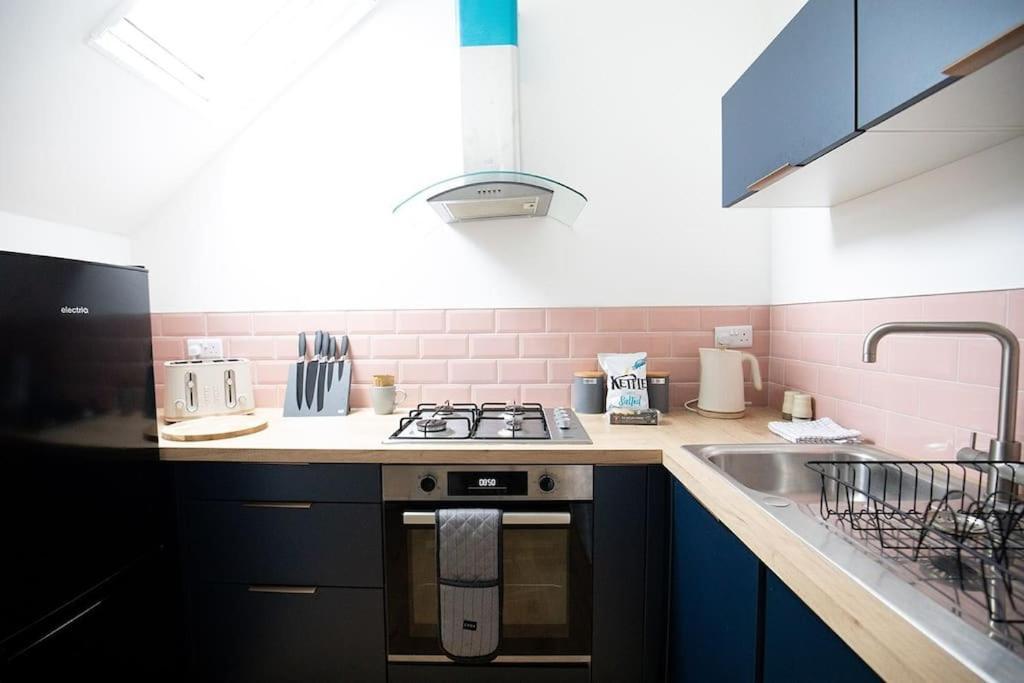 Apartment Anchorage 6 - Two Bed Close To The Centre And The Beach, Located In Llandudno, North Wales *