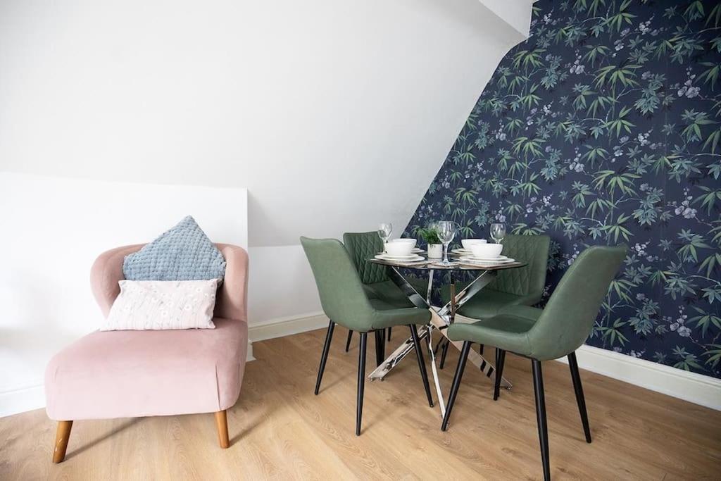 Anchorage 6 - Two Bed Close To The Centre And The Beach, Located In Llandudno, North Wales Apartment Llandudno