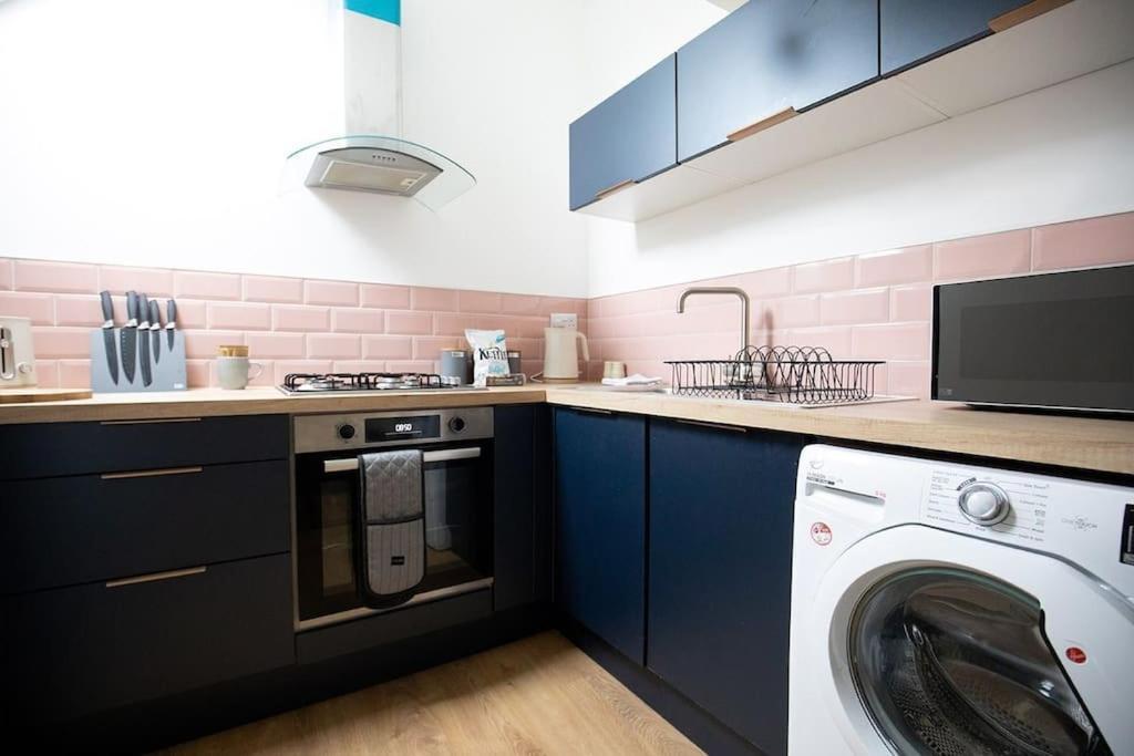 Anchorage 6 - Two Bed Close To The Centre And The Beach, Located In Llandudno, North Wales *