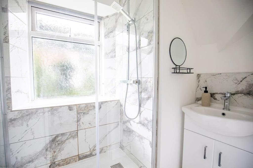 Apartment Anchorage 6 - Two Bed Close To The Centre And The Beach, Located In Llandudno, North Wales