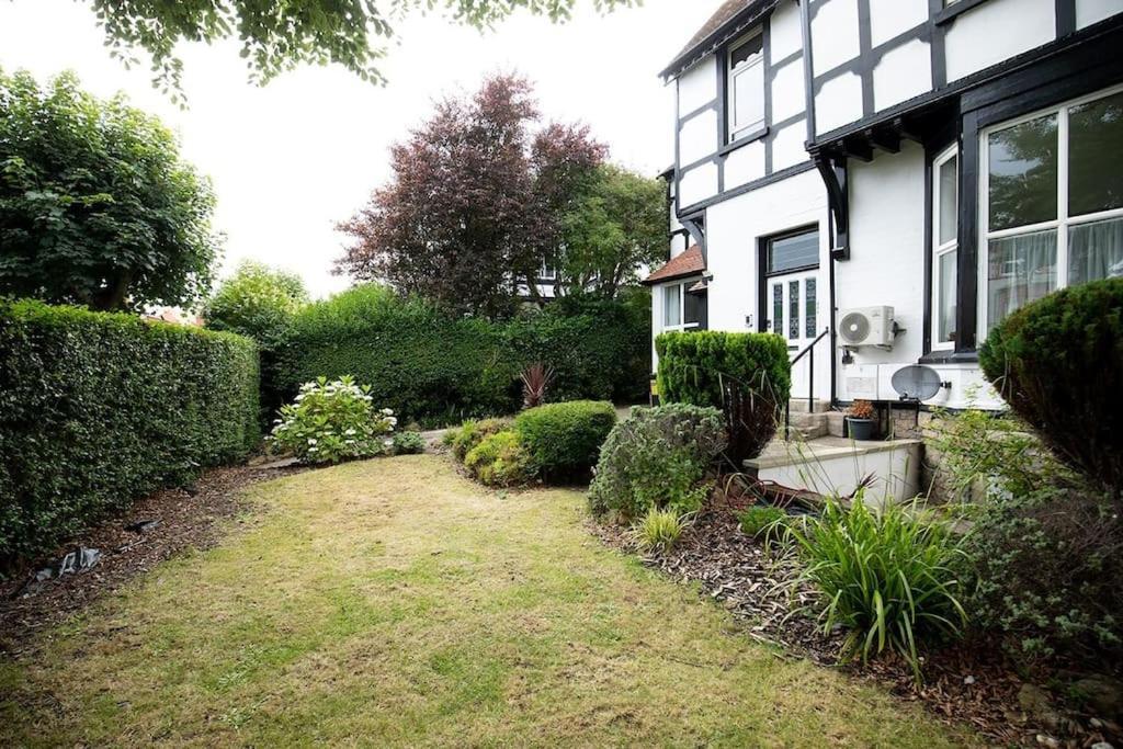 Anchorage 6 - Two Bed Close To The Centre And The Beach, Located In Llandudno, North Wales Apartment