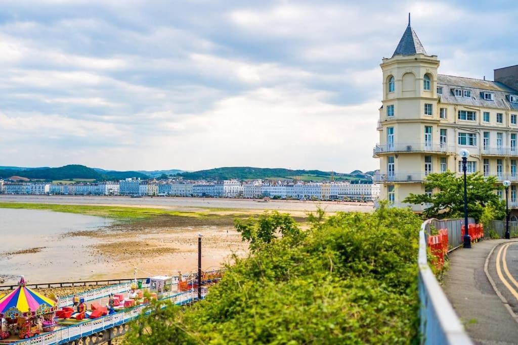 Apartment Anchorage 6 - Two Bed Close To The Centre And The Beach, Located In Llandudno, North Wales Llandudno